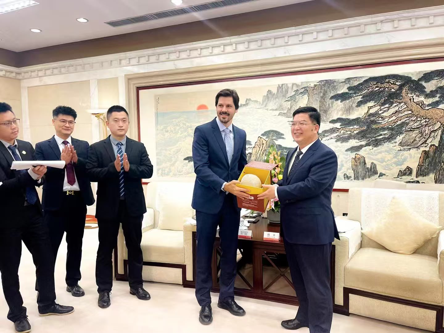 Intercâmbio institucional entre representantes de Henan e Goiás