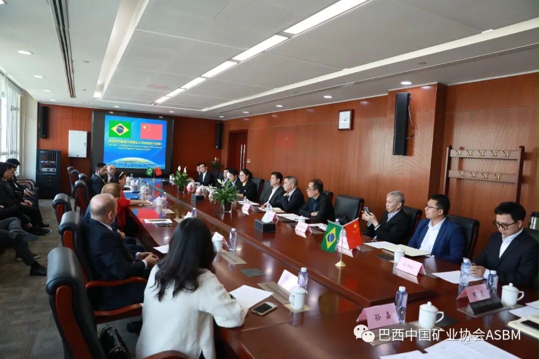 Reunião institucional entre a delegação brasileira e representantes chineses
